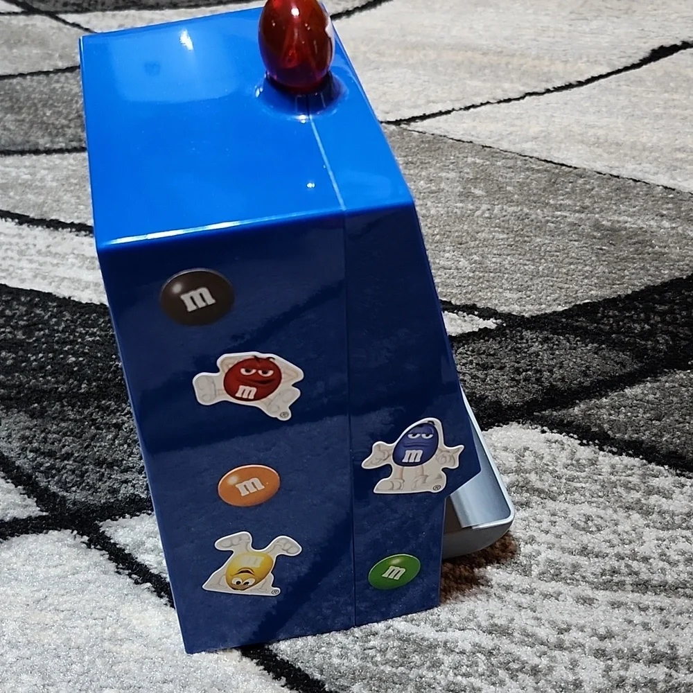 VINTAGE BLUE M&M WORLD COLLECTIBLE MEMORABILIA